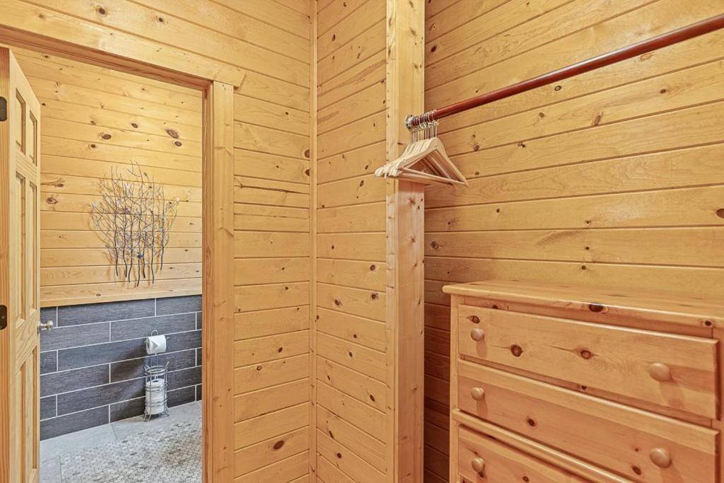 Romantic Cabin W Rain Shower & Spa Tub Cornelia Kültér fotó