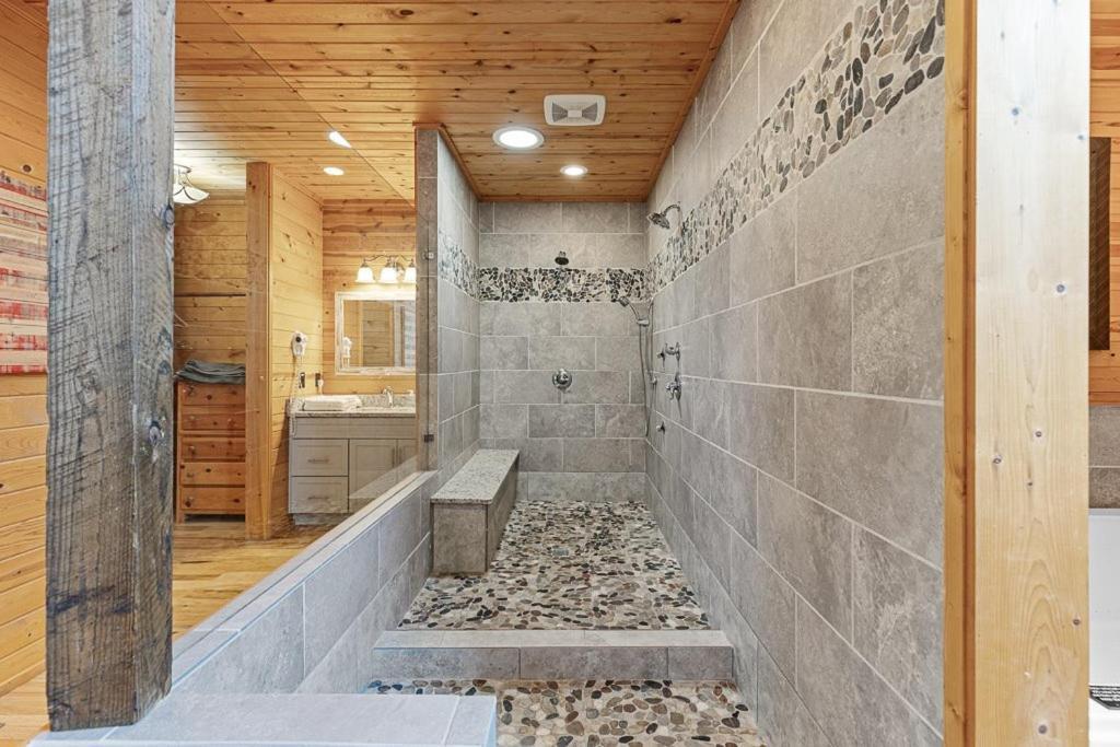 Romantic Cabin W Rain Shower & Spa Tub Cornelia Kültér fotó