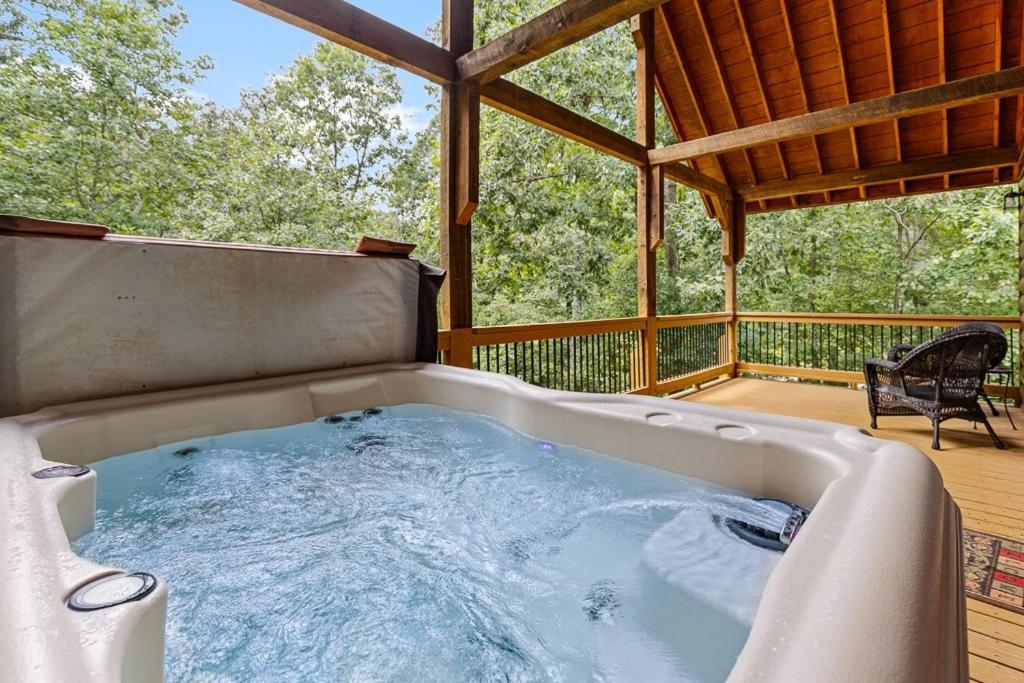 Romantic Cabin W Rain Shower & Spa Tub Cornelia Kültér fotó