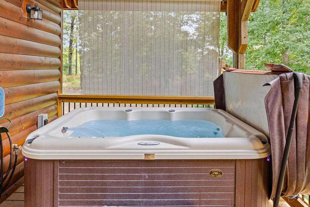 Romantic Cabin W Rain Shower & Spa Tub Cornelia Kültér fotó