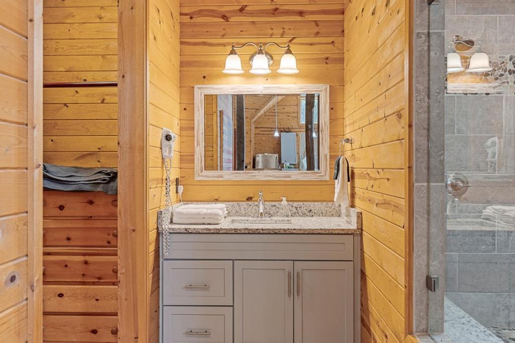 Romantic Cabin W Rain Shower & Spa Tub Cornelia Kültér fotó
